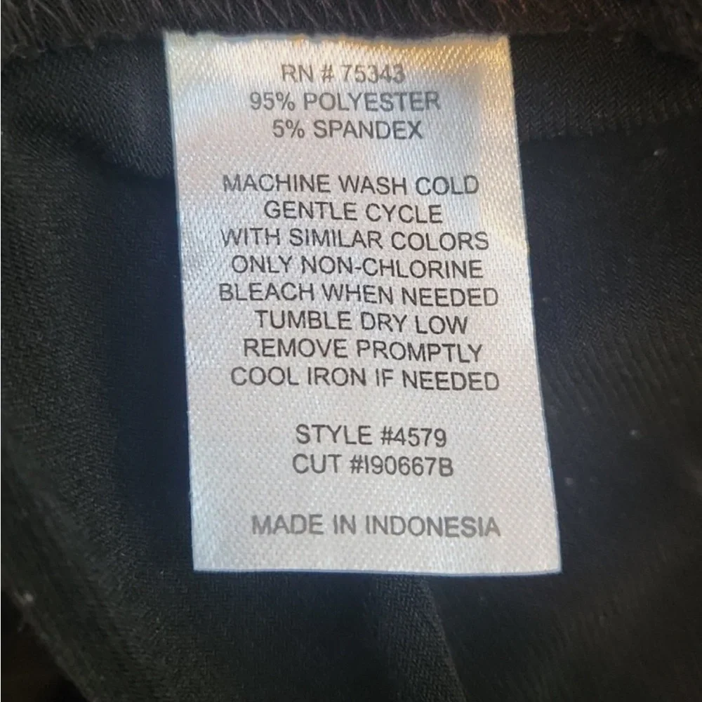 Lucy & Laurel Black and Cream Long Sleeve Dress - Picture 7 of 7